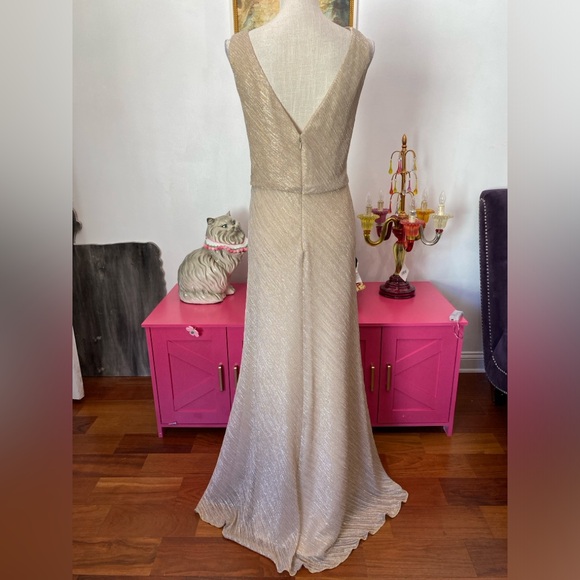 JENNY YOO MADELYN DRAPE NECK GOLD METALLIC GOWN MAXI DRESS SIZE 14 - Picture 6 of 12